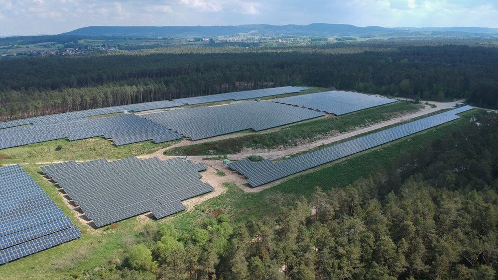 Solarpark Uttenreuth in einer Luftaufnahme